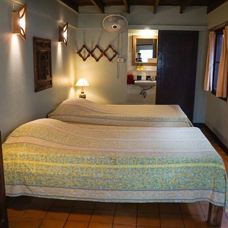 The Riverside Guest House Lampang Exterior photo