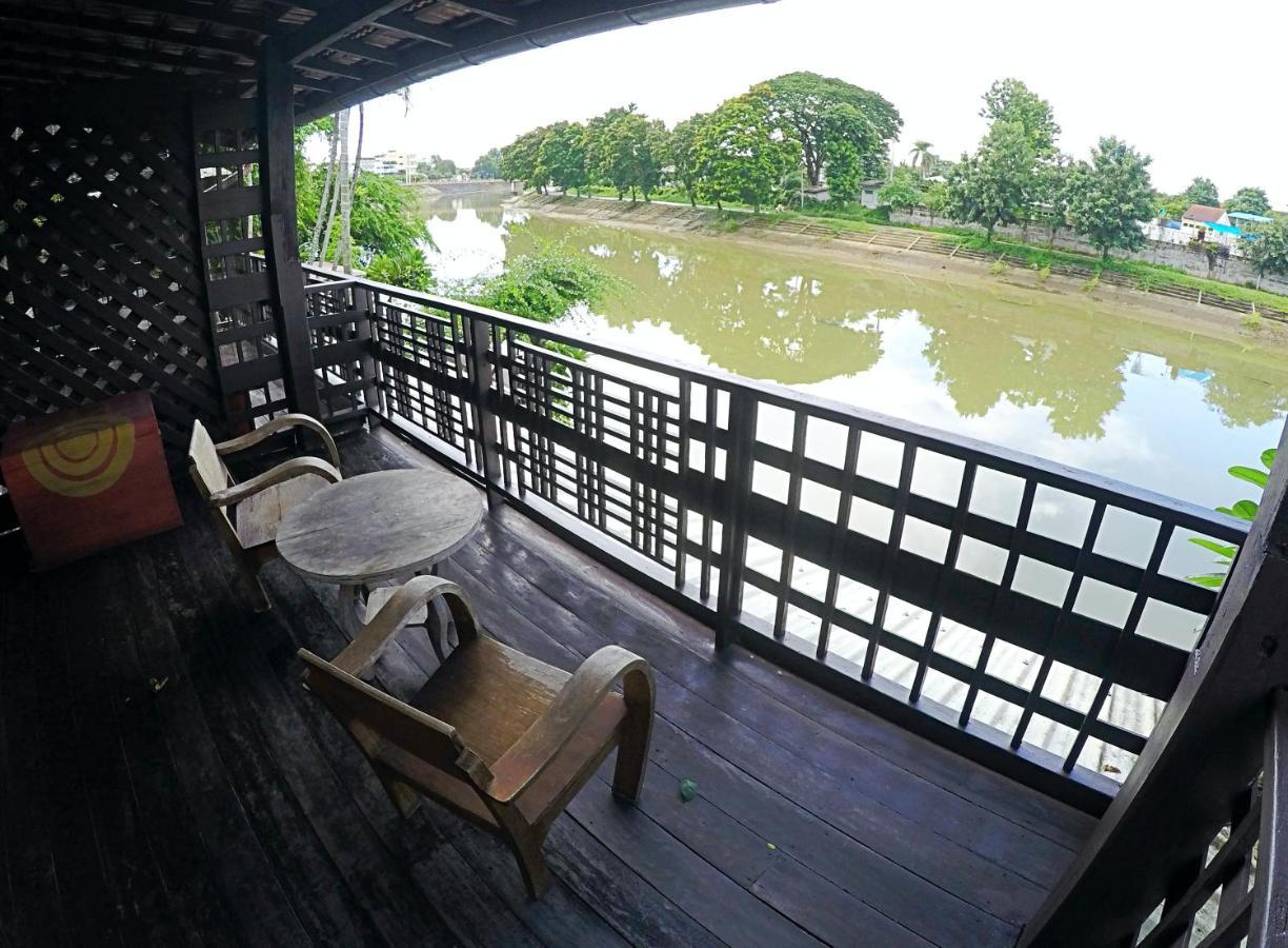 The Riverside Guest House Lampang Exterior photo
