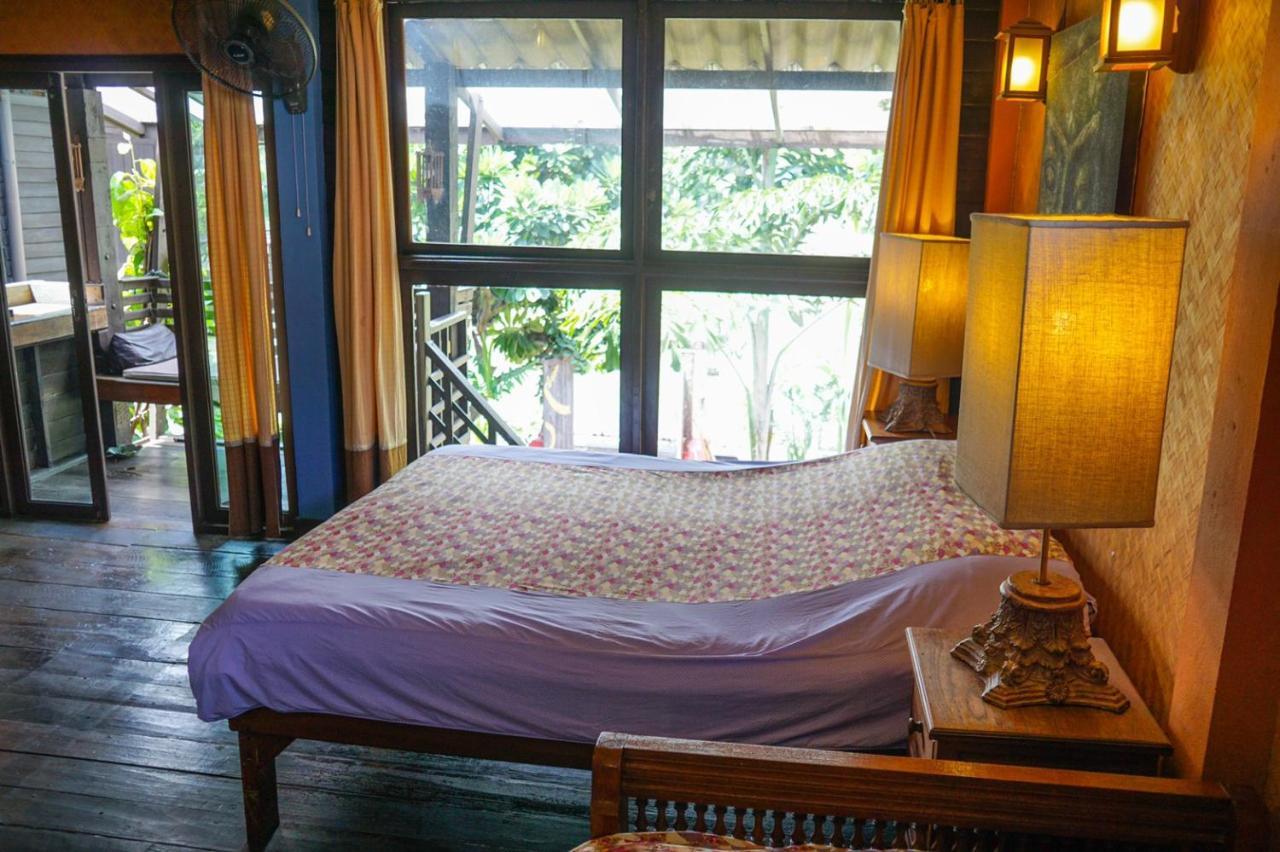 The Riverside Guest House Lampang Exterior photo