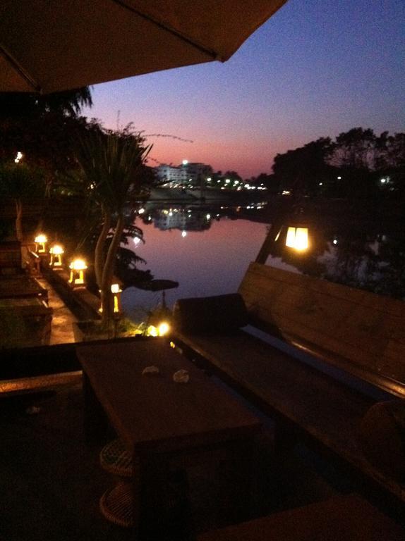 The Riverside Guest House Lampang Exterior photo