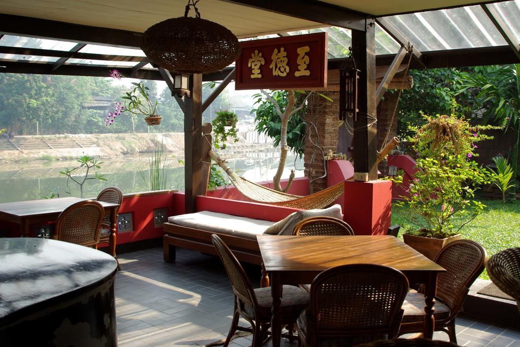 The Riverside Guest House Lampang Exterior photo